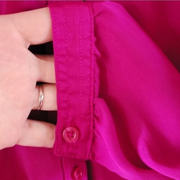 Izod Silky Buttondown - Picture 6 of 8